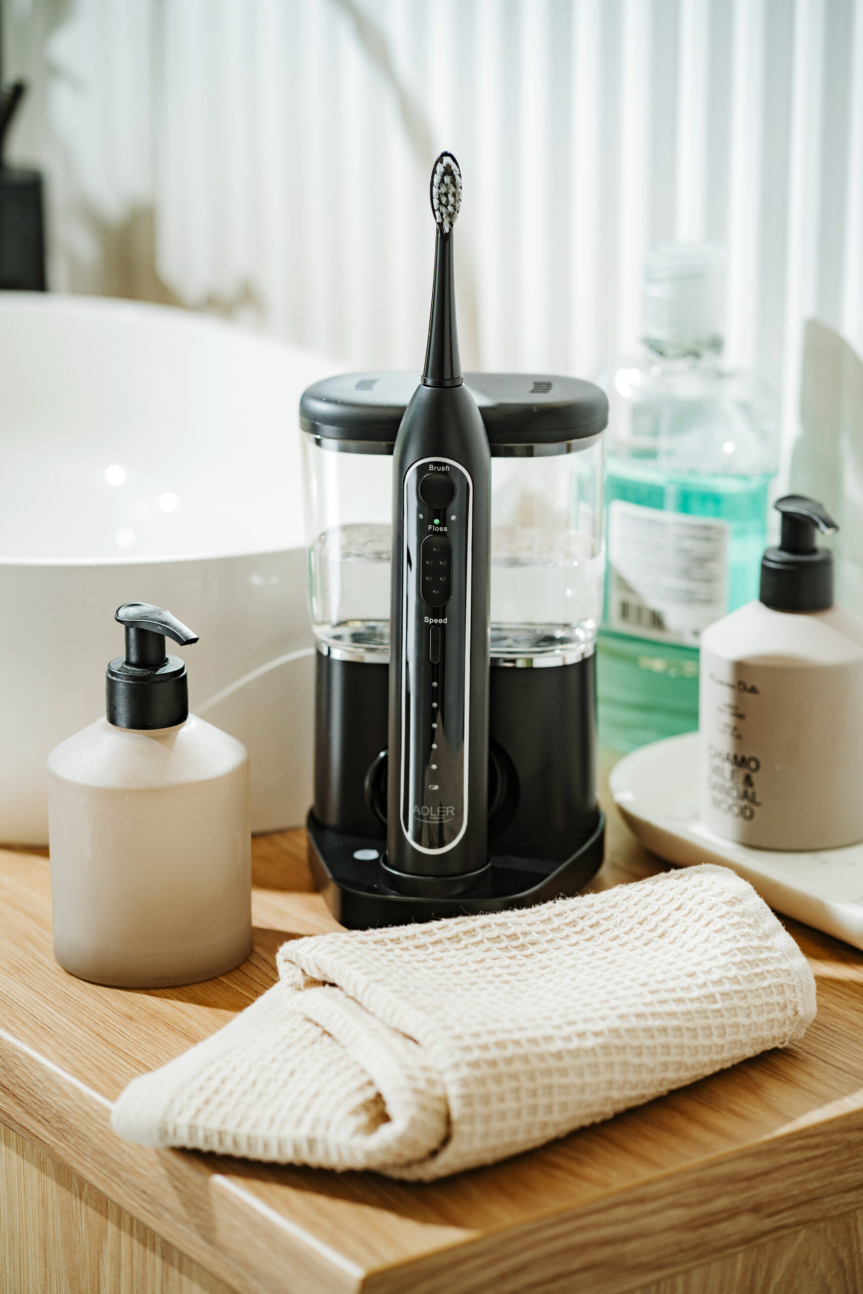 Adler | 2-in-1 Water Flossing Sonic Brush | AD 2180b | Rechargeable | For adults | Number of brush heads included 2 | Number of teeth brushing modes 1 | Black - Image 14