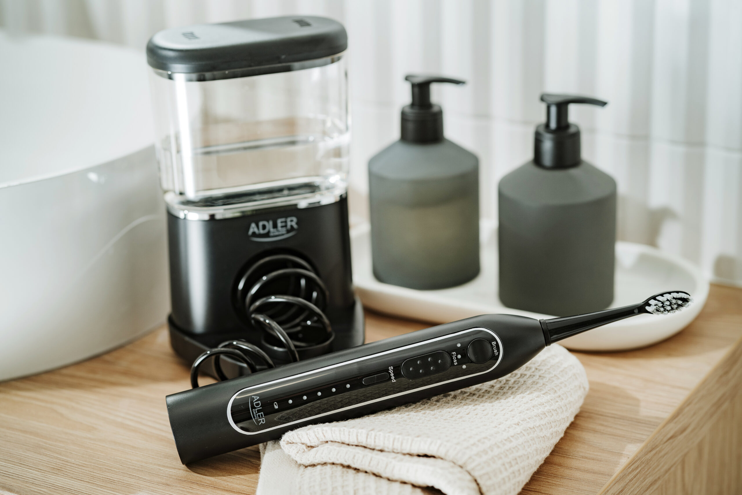 Adler | 2-in-1 Water Flossing Sonic Brush | AD 2180b | Rechargeable | For adults | Number of brush heads included 2 | Number of teeth brushing modes 1 | Black - Image 15