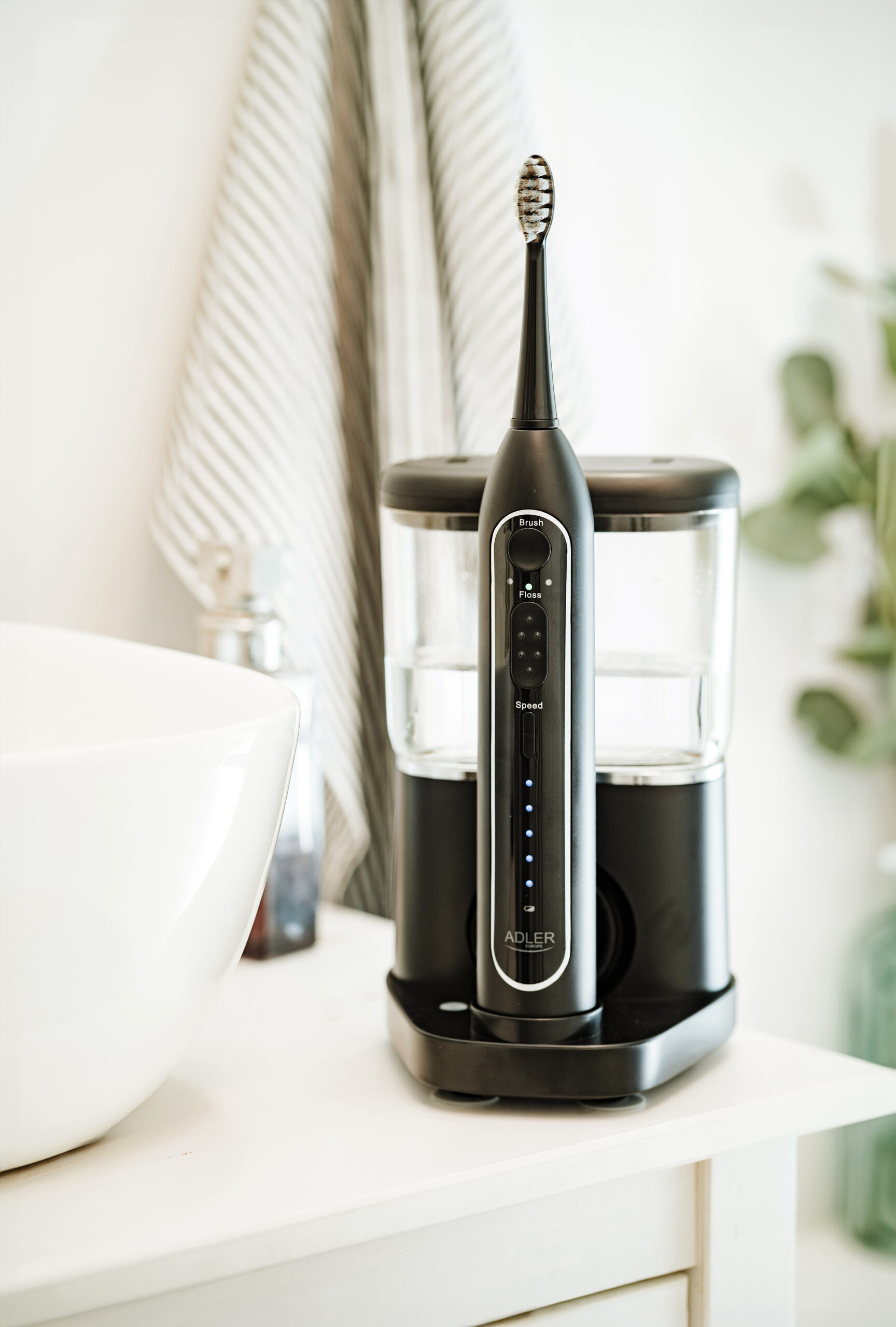 Adler | 2-in-1 Water Flossing Sonic Brush | AD 2180b | Rechargeable | For adults | Number of brush heads included 2 | Number of teeth brushing modes 1 | Black - Image 16