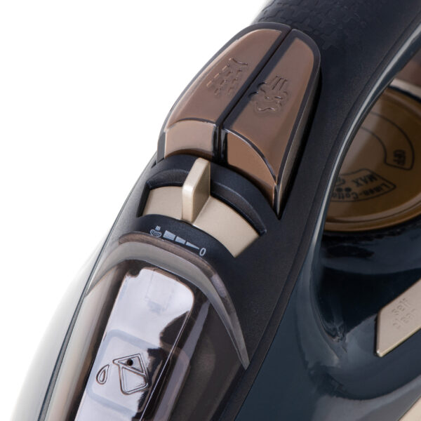 Camry | Steam Iron | CR 5036 | Steam Iron | Water tank capacity 360 ml | Continuous steam 50 g/min | Power 3400 W | Black/Gold - Image 4
