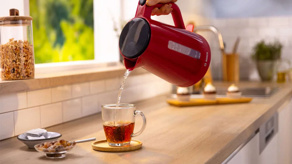 Bosch Kettle | TWK1M124 | Electric | 2400 W | 1.7 L | Plastic | 360° rotational base | Red - Image 5