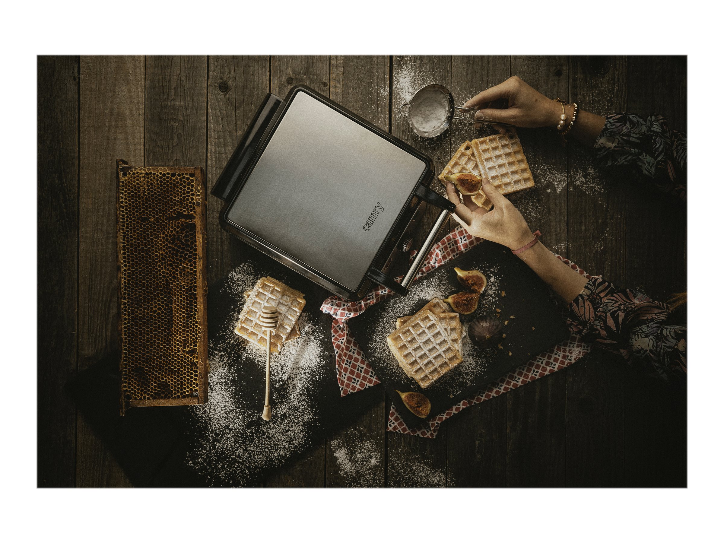 Camry | Waffle maker | CR 3025 | 1150 W | Number of pastry 4 | Belgium | Black/Stainless steel - Image 5