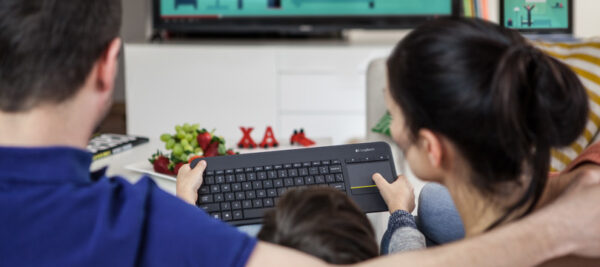 Logitech | K400 Plus | Keyboard with Trackpad | Wireless | US | Black | USB port - Image 19