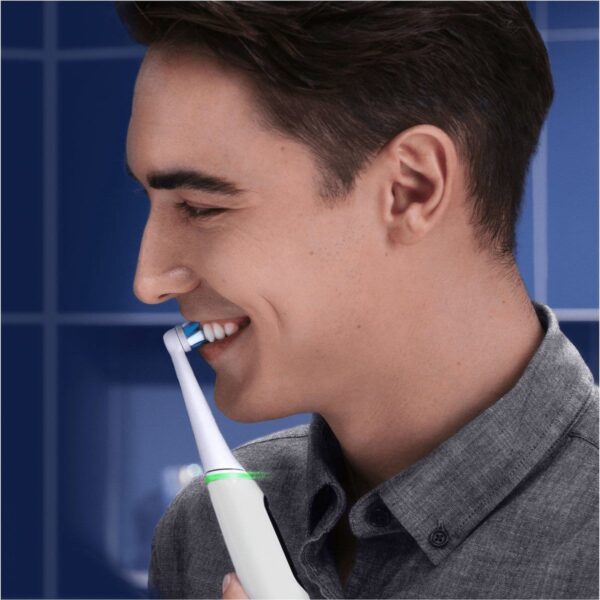 Oral-B Electric Toothbrush | iO6 | Rechargeable | For adults | Number of brush heads included 1 | Number of teeth brushing modes 5 | White - Image 5