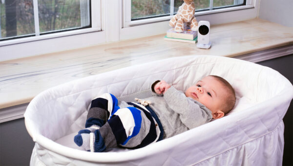 Motorola | Video Baby Monitor | VM481 2.0" | 2.0" diagonal color screen; LED sound level indicator; Infrared night vision; 2.4GHz FHSS wireless technology for in-home viewing; Digital zoom; High sensitivity microphone; Rechargeable parent unit; Secure and private connection | White - Image 4