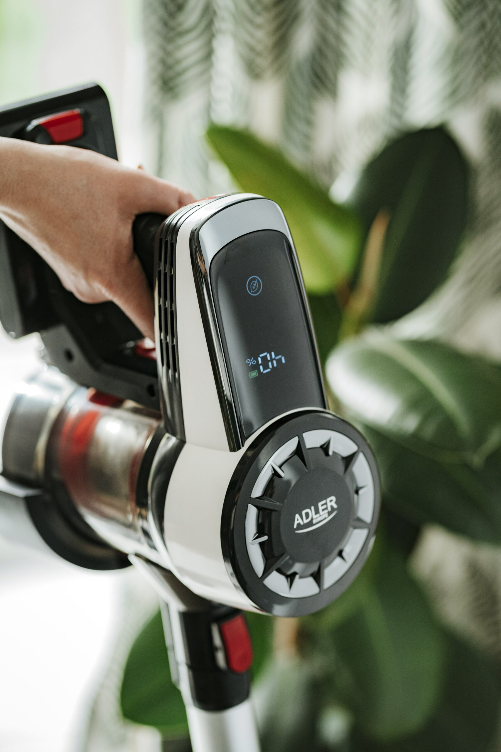 Adler | Vacuum Cleaner | AD 7048 | Cordless operating | Handstick/Handheld | 350 W | Operating time (max) 30 min | Black/Red/White | Warranty 24 month(s) - Image 7