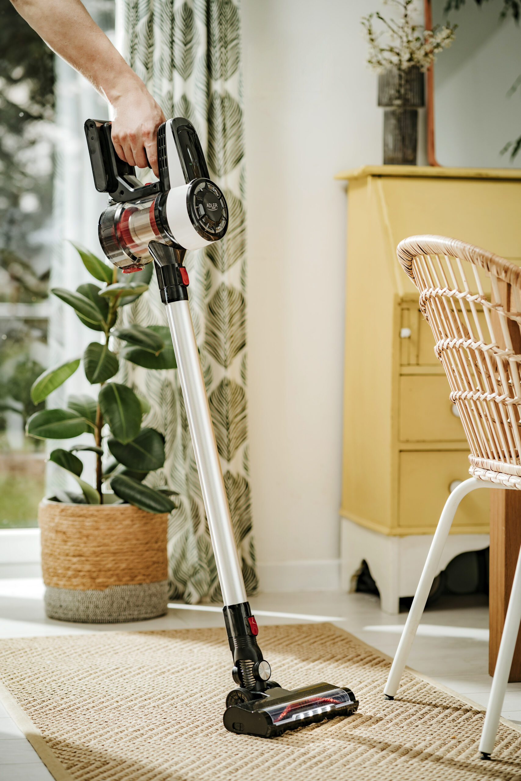 Adler | Vacuum Cleaner | AD 7048 | Cordless operating | Handstick/Handheld | 350 W | Operating time (max) 30 min | Black/Red/White | Warranty 24 month(s) - Image 15
