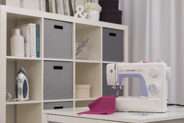Singer | Sewing Machine | Simple 3232 | Number of stitches 32 | Number of buttonholes 1 | White - Image 3