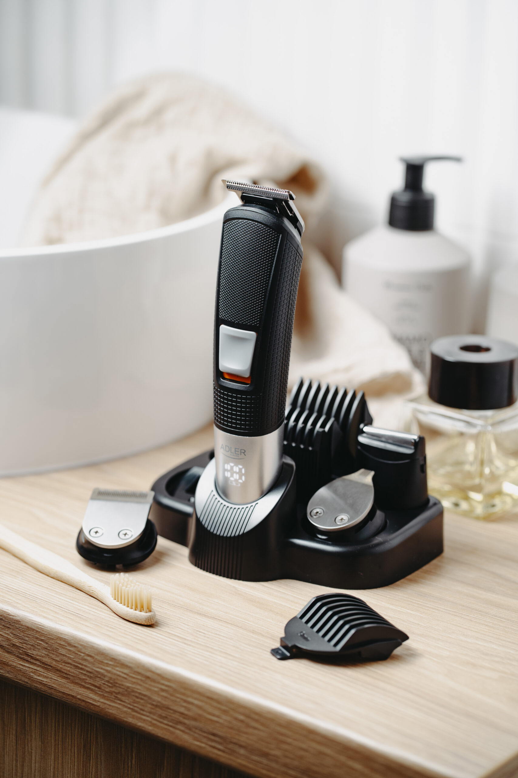Adler Grooming set 5 in 1 | AD 2943 | Cordless | Number of length steps 4 | Black - Image 12