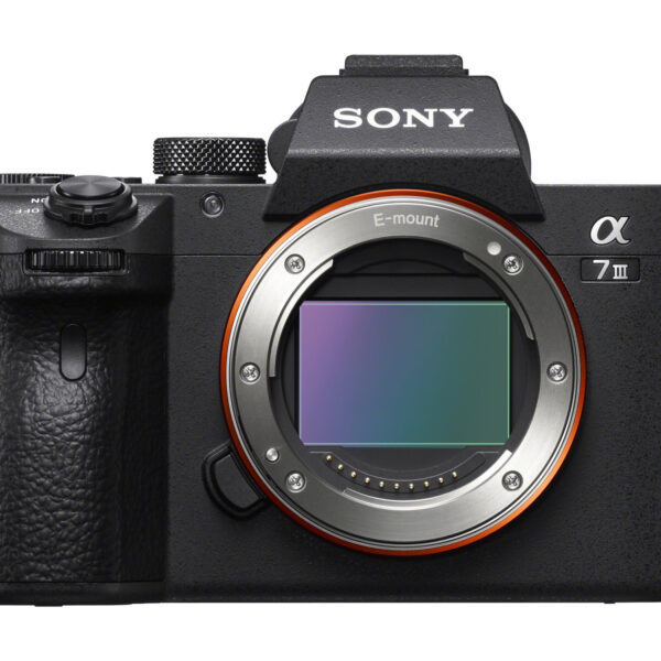 Sony | Alpha A7 Mark III camera kit with 24-105mm Lens 9 (ILCE-7M3G) | Black