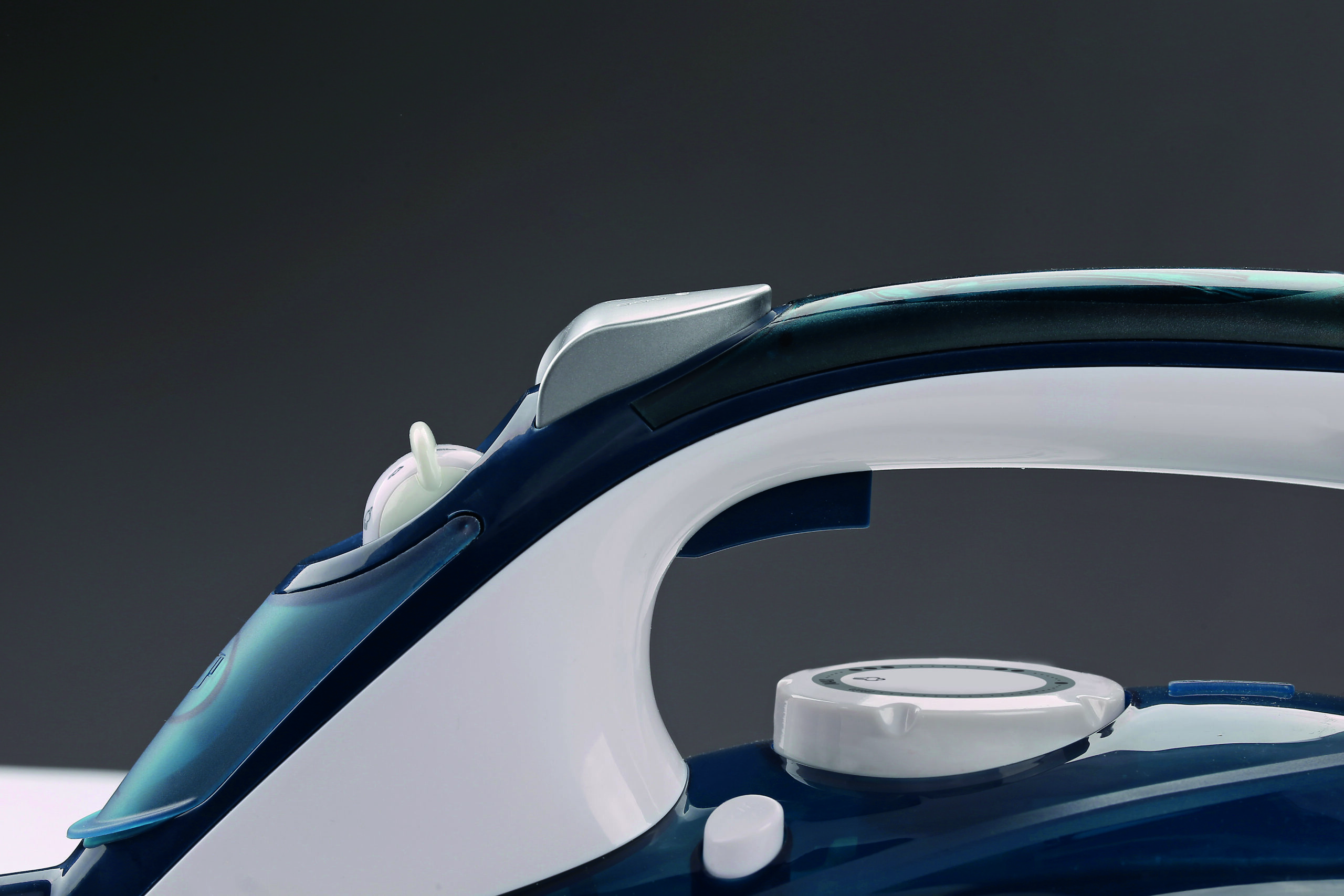 Gorenje | Steam Iron | SIH2800TQC | Steam Iron | 2800 W | Water tank capacity 350 ml | Continuous steam 35 g/min | Steam boost performance 100 g/min | Turquoise/White - Image 6