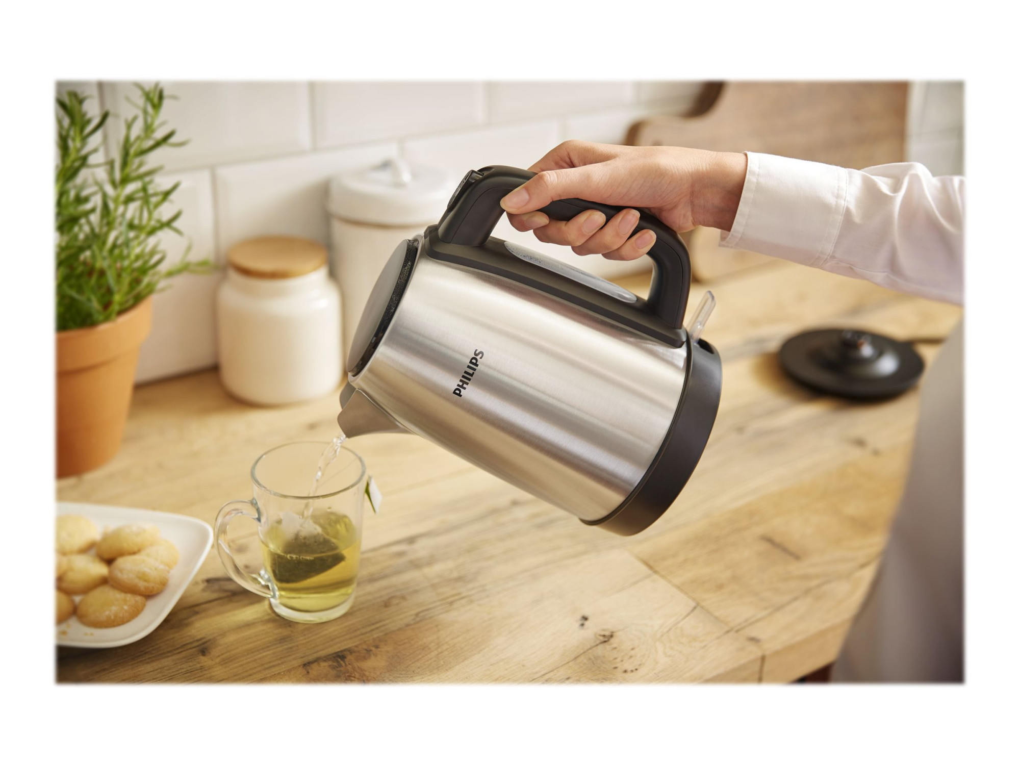 Philips | Daily Collection Kettle | HD9350/90 | Electric | 2200 W | 1.7 L | Stainless steel | 360° rotational base | Stainless steel - Image 5