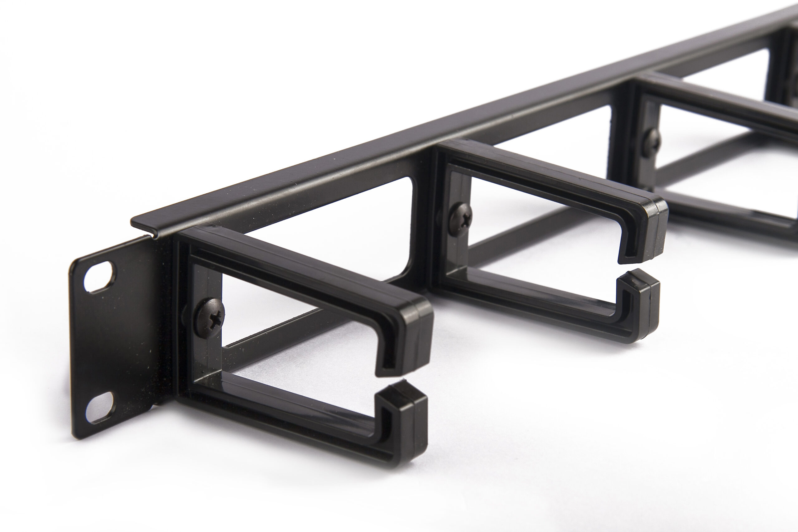 SOMI Networks | 19“ Cable Management Bar with 5pcs Plastc Rings | CMB-02 | Black | Ring Diameter 45x70mm; Holes in the Panel - Image 4