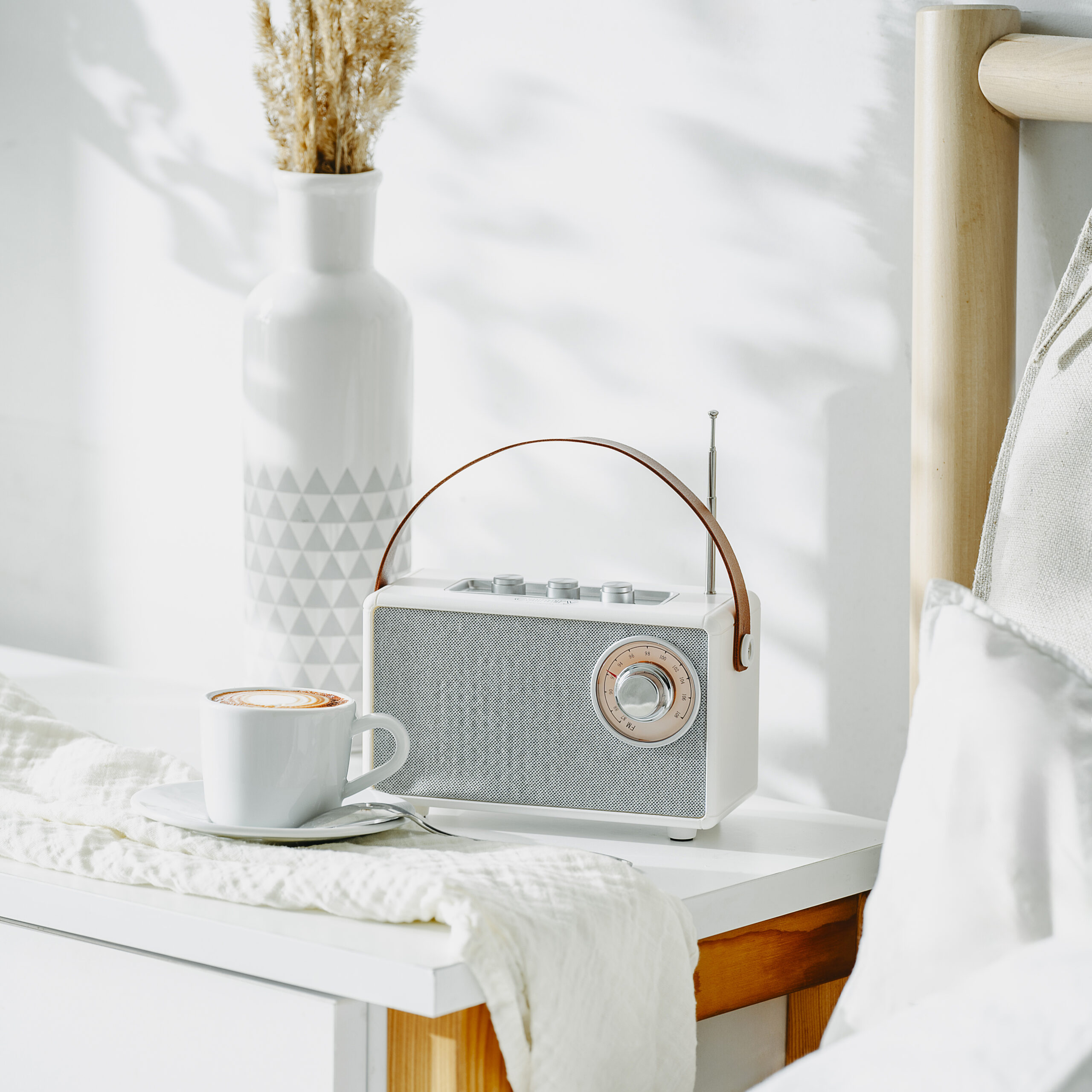 Camry | Speaker with radio | CR 1902 W | White | Wireless connection - Image 10