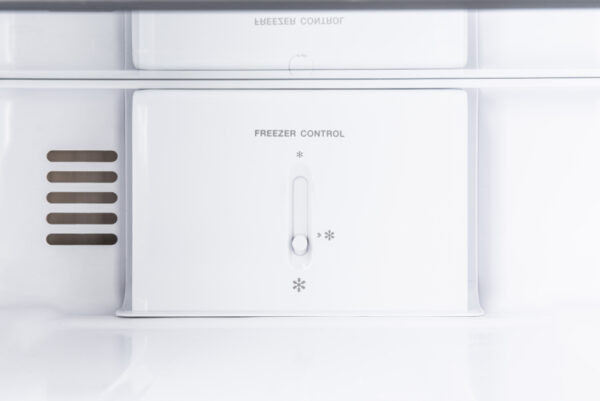 ETA Refrigerator | ETA275090020E | Energy efficiency class E | Free standing | Combi | Height 180 cm | No Frost system | Fridge net capacity 182 L | Freezer net capacity 71 L | 40 dB | Black - Image 7