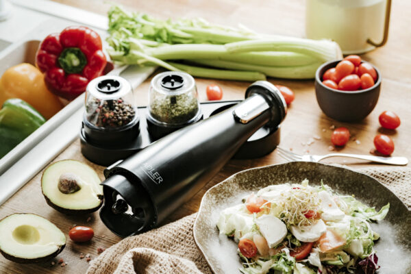 Adler | Electric Salt and pepper grinder | AD 4449b | Grinder | 7 W | Housing material ABS plastic | Lithium | Mills with ceramic querns; Charging light; Auto power off after: 3 minutes; Fully charged for 120 minutes of continuous use; Charging time: 2.5 hours; Cable charging: USB-C-USB-A; Grinder capacity: 150ml; Included: base, 3 replaceable grinders, tray, USB charging cable | Matte Black - Image 9