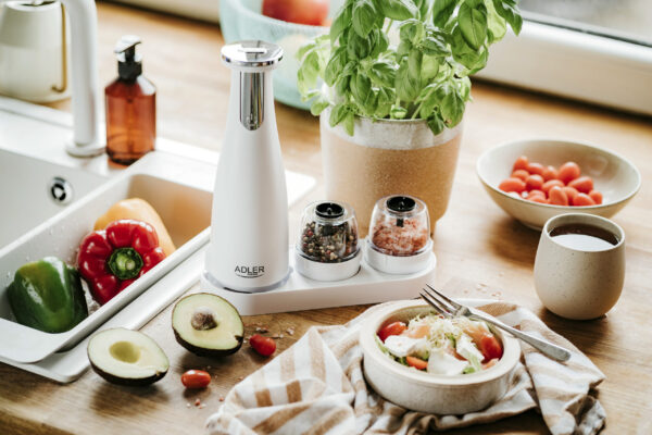 Adler | Electric Salt and pepper grinder | AD 4449w | Grinder | 7 W | Housing material ABS plastic | Lithium | Mills with ceramic querns; Charging light; Auto power off after: 3 minutes; Fully charged for 120 minutes of continuous use; Charging time: 2.5 hours; Cable charging: USB-C-USB-A; Grinder capacity: 150ml; Included: base, 3 replaceable grinders, tray, USB charging cable | Matte White - Image 10