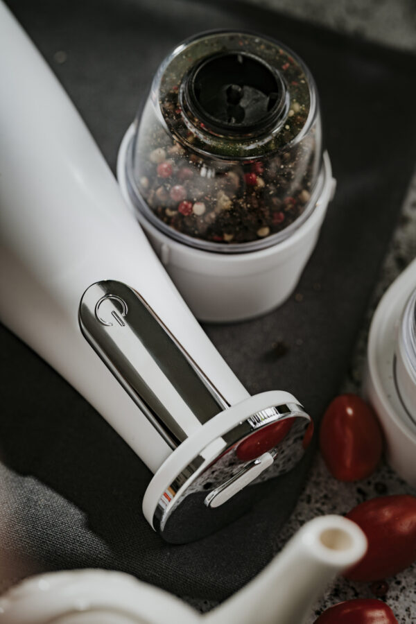 Adler | Electric Salt and pepper grinder | AD 4449w | Grinder | 7 W | Housing material ABS plastic | Lithium | Mills with ceramic querns; Charging light; Auto power off after: 3 minutes; Fully charged for 120 minutes of continuous use; Charging time: 2.5 hours; Cable charging: USB-C-USB-A; Grinder capacity: 150ml; Included: base, 3 replaceable grinders, tray, USB charging cable | Matte White - Image 11