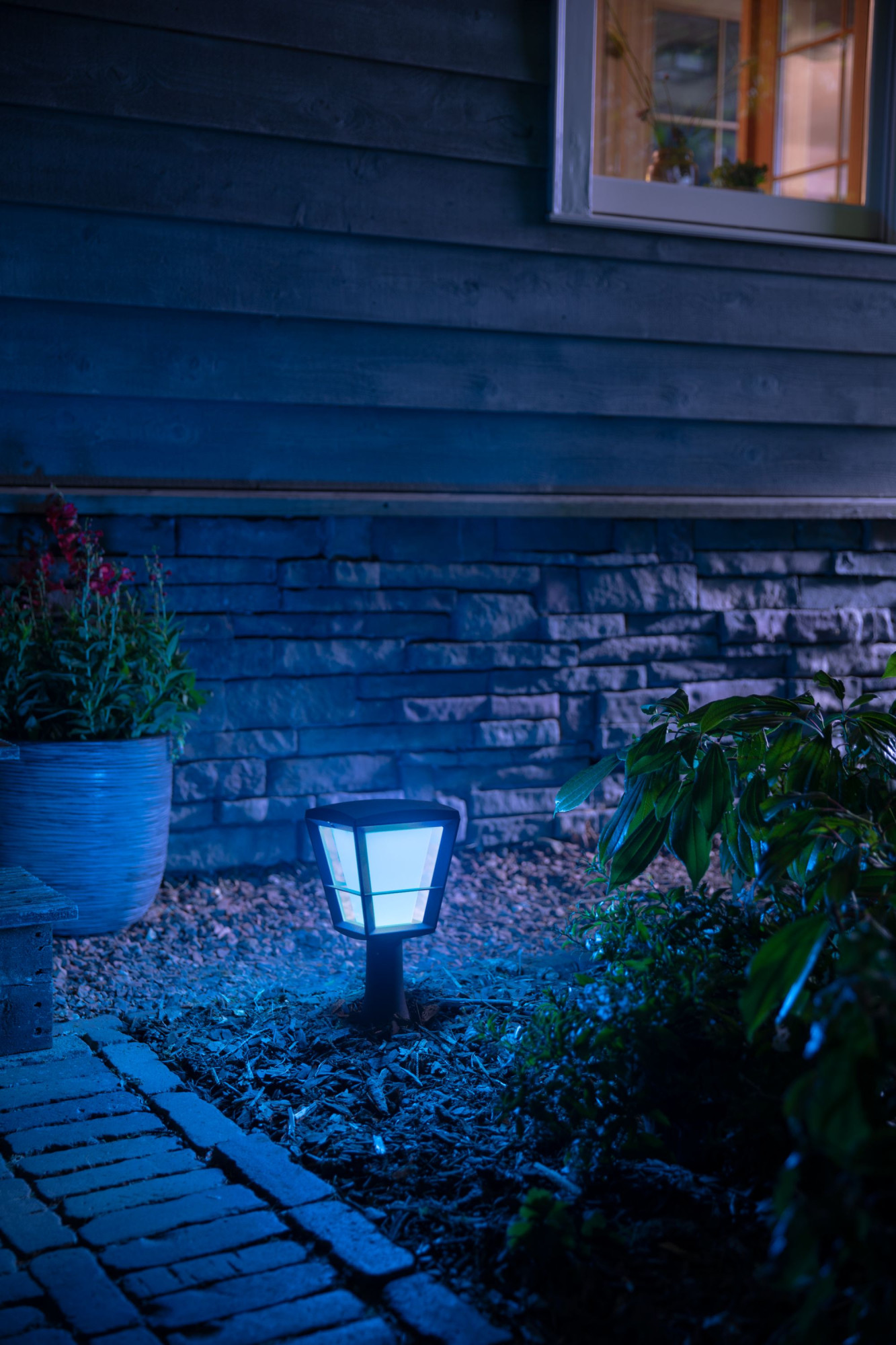 Philips Hue WCA Econic Outdoor Pedestal Lantern | 15 W | 2000-6500 Hue White Colour Ambiance - Image 8
