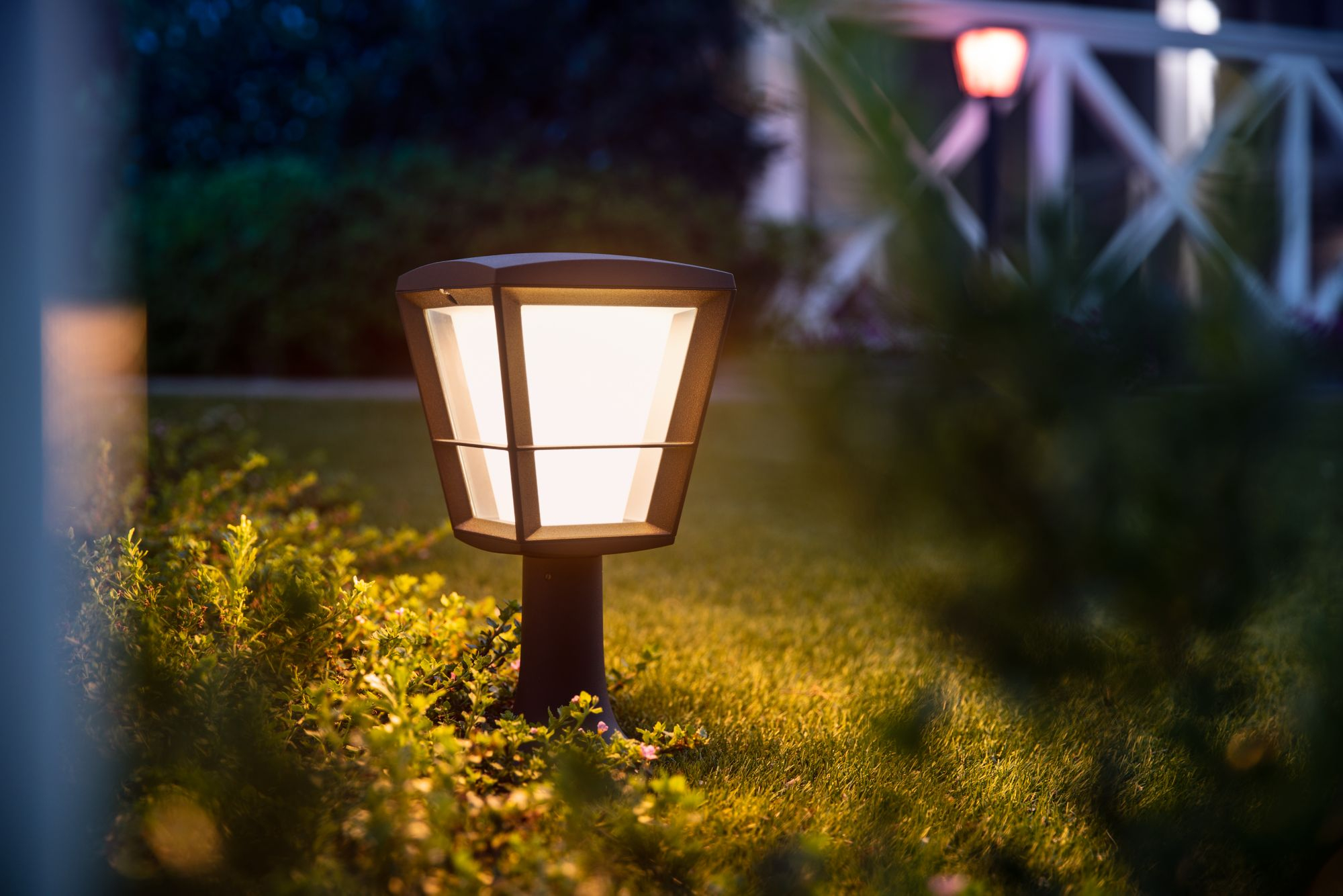 Philips Hue WCA Econic Outdoor Pedestal Lantern | 15 W | 2000-6500 Hue White Colour Ambiance - Image 5