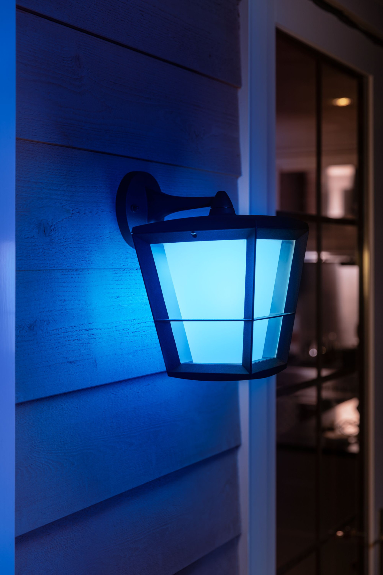 Philips Hue WCA Econic Outdoor Wall Lantern | 15 W | 2000-6500 Hue White Colour Ambiance - Image 9