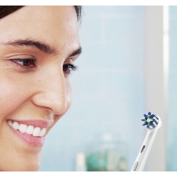 Oral-B Electric Toothbrush with Travel Case | Pro Series 1 | Rechargeable | For adults | Number of brush heads included 1 | Number of teeth brushing modes 3 | Black - Image 4