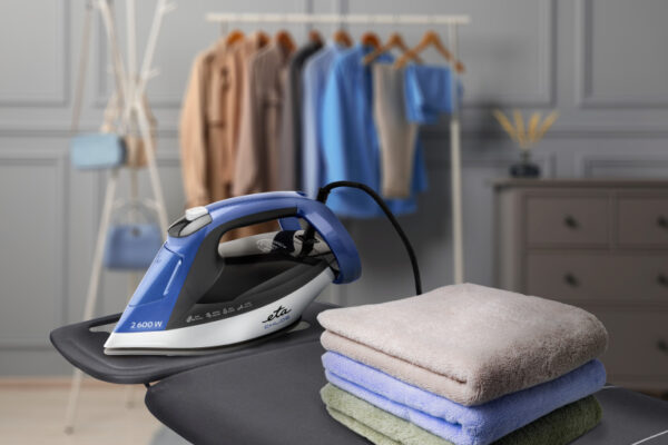 ETA Steam Iron | ETA227690000 Chloe | Steam Iron | 2600 W | Water tank capacity 350 ml | Continuous steam 40 g/min | Silver/Blue - Image 7