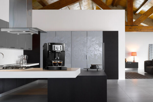 Delonghi | Coffee Maker | ECAM22.115.B Magnifica S | Pump pressure 15 bar | Built-in milk frother | Automatic | 1450 W | Black - Image 7