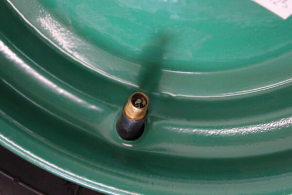 SALE OUT. WHEEL PNEU.400/METAL.BEARING+AXLE/4PR.GREEN*** | Geko MISSING VENT CAP - Image 2
