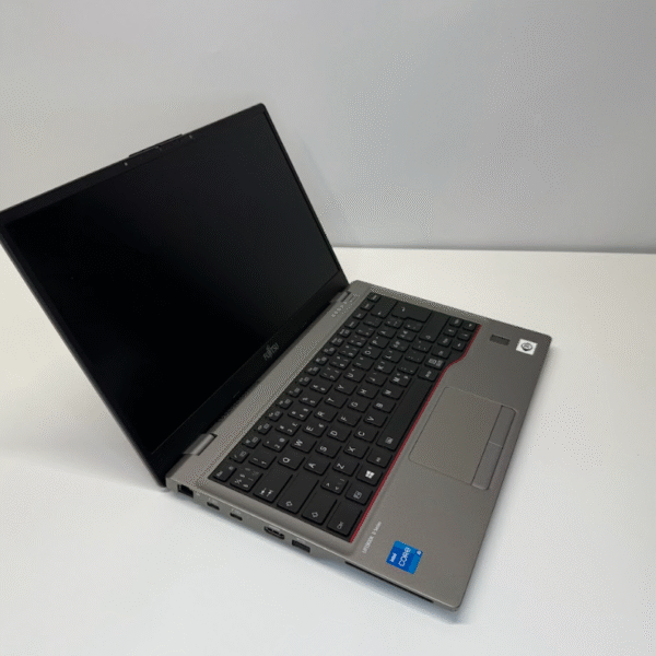 Fujitsu Renew | Grade B | LIFEBOOK U7411 | 13.9 " | FHD | i5-1135G7 | 8 GB | SSD | 256 GB | Intel Iris Xe Graphics | Windows 11 Pro | Keyboard language Nordic/Estonian | 12 month(s)