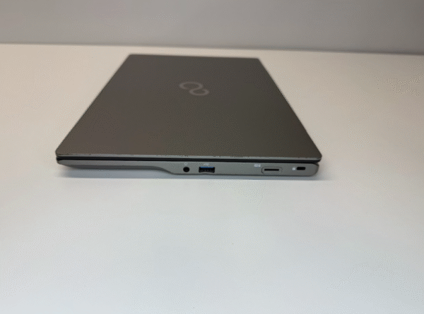 Fujitsu | RENEW | Grade B | LIFEBOOK U7411 | 13.9 " | FHD | i5-1135G7 | 8 GB | SSD | 256 GB | Intel Iris Xe Graphics | Windows 11 Pro | Keyboard language Nordic/Estonian | 12 month(s) - Image 4