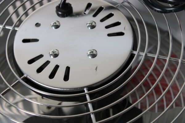 SALE OUT. Tristar VE-5967 Metal retro fan, Ø 25 cm, 2 Adjustable settings | Tristar | VE-5967 | Desk Fan | DAMAGED PACKAGING, SCRATCHED | White | Diameter 25 cm | Number of speeds 2 | 20 W - Image 5