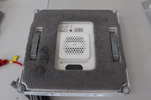 SALE OUT. Hutt Window Cleaning Robot A1, 3800 Pa, White | HUTT | Window Cleaning Robot | A1 | Corded | 6000 Pa | White | USED, DIRTY, DAMAGED PACKAGING - Image 4
