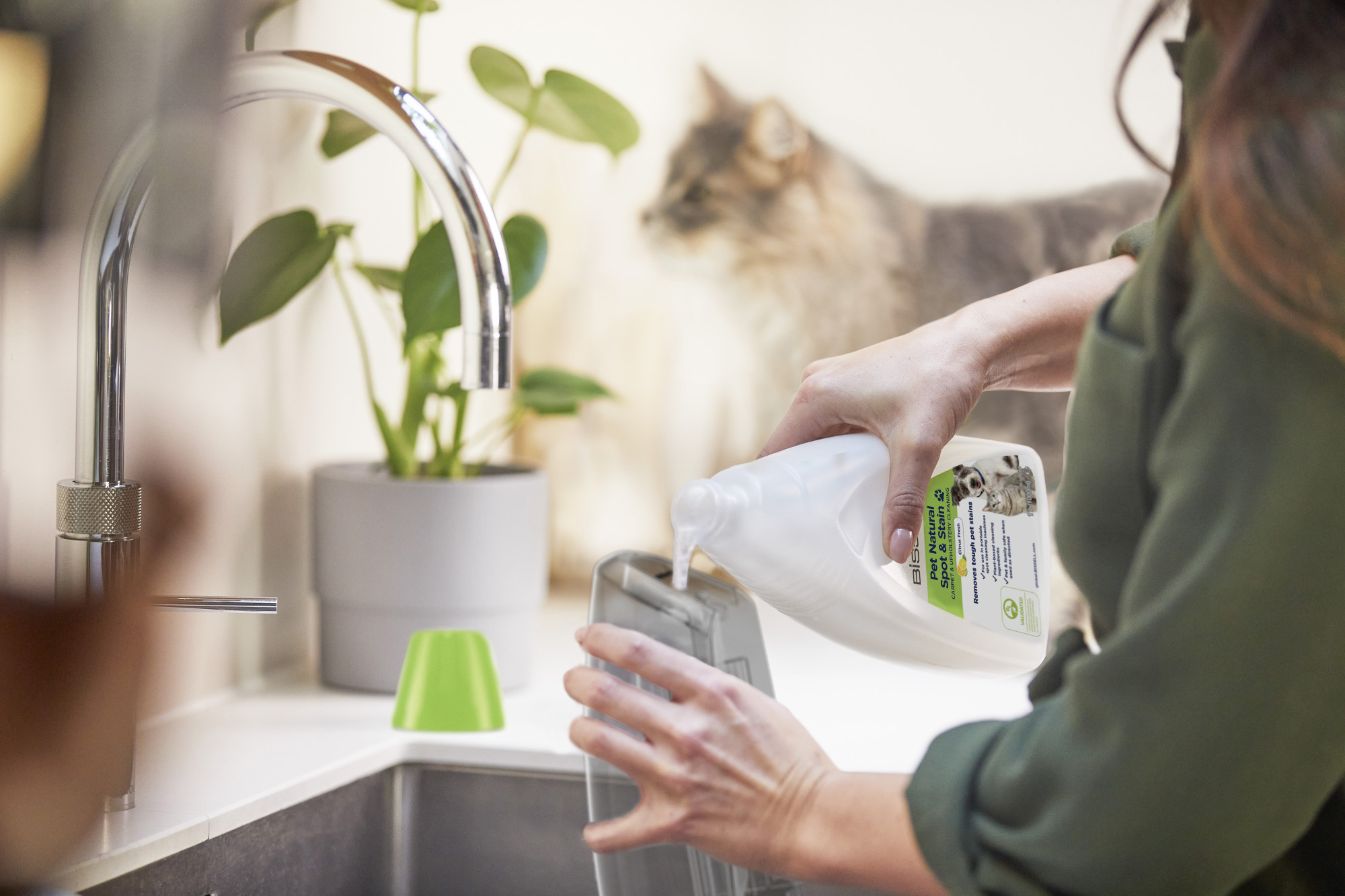 Bissell | PET Spot and Stain Portable Carpet Cleaning Solution | 1000 ml - Image 3