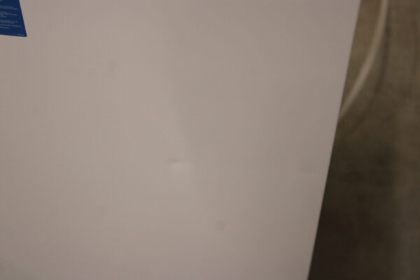 SALE OUT. Midea MDRD142FGE01 Refrigerator, E, Freestanding, Larder, Height 86 cm, Fridge net 93 L, White | Midea | Refrigerator | MDRD142FGE01 | Energy efficiency class E | Free standing | Larder | Height 86 cm | Fridge net capacity 93 L | 41 dB | White | DAMAGED PACKAGING, DENTS ON SIDES - Image 3