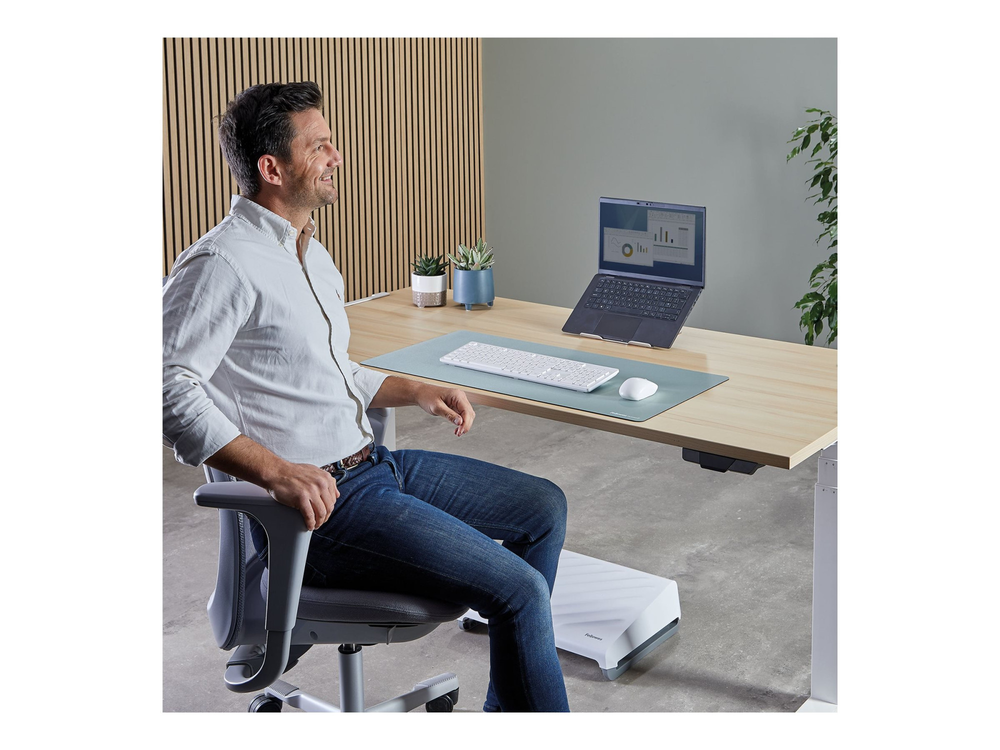 Fellowes Alumia Portable Laptop Stand | 15 " | Laptop Stand | Silver - Image 5