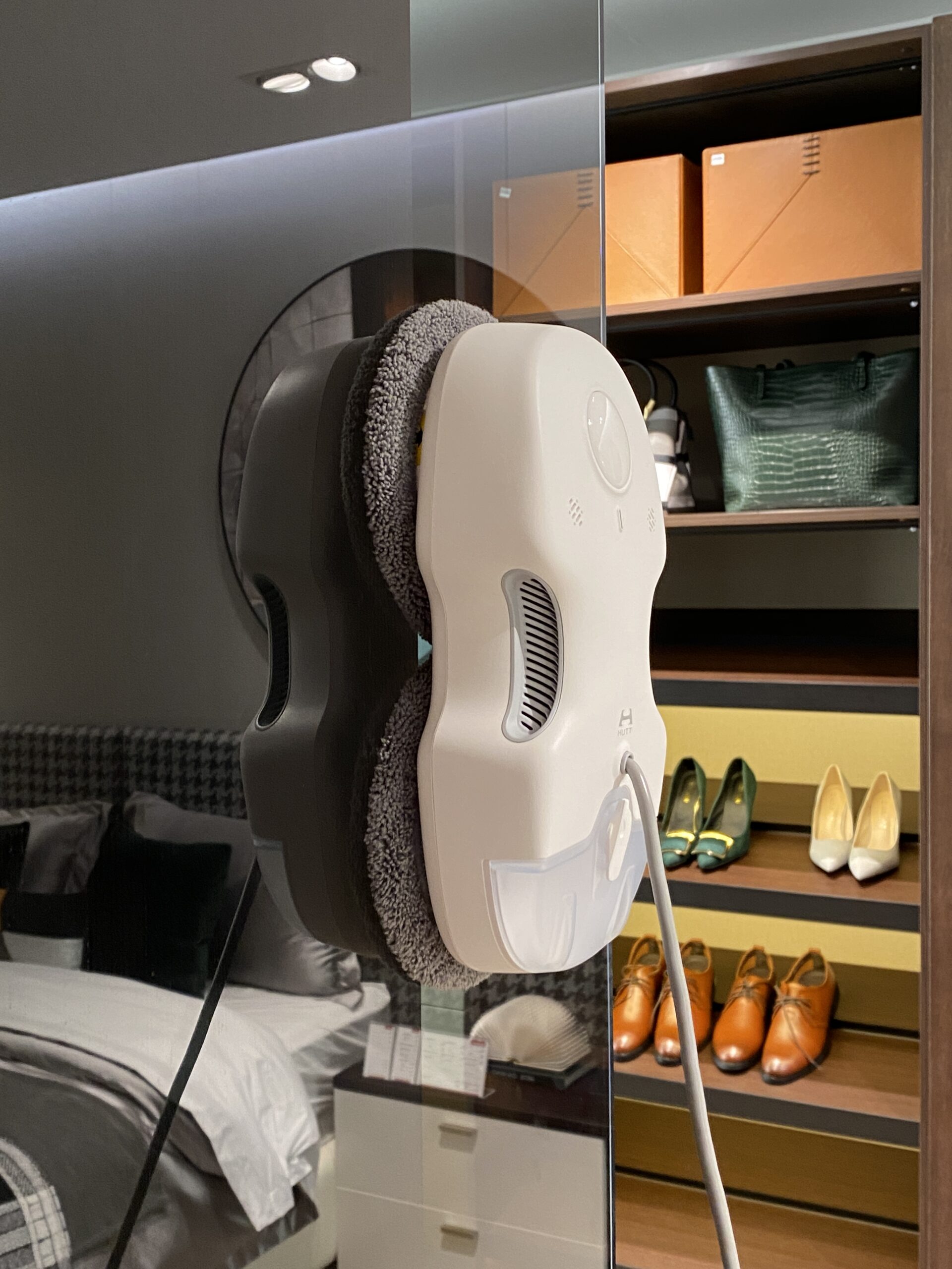 HUTT Windows Cleaning Robot | C65 | Corded | 3800 Pa | White - Image 9