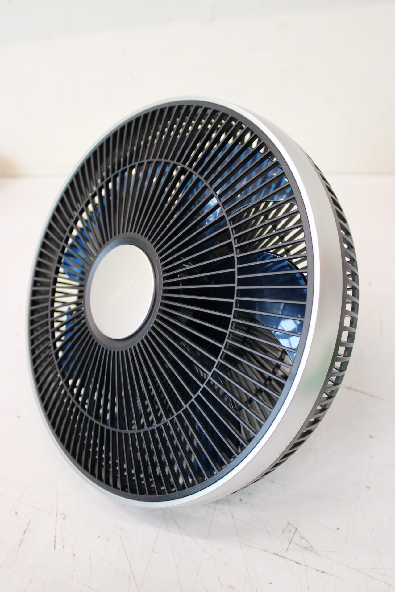 SALE OUT. Jimmy Smart Stand Fan JF41 Pro | JF41 Pro | Stand Fan | Diameter 25 cm | Number of speeds 1 | Oscillation | 20 W | Yes | Jimmy | JF41 Pro | Stand Fan | USED AS DEMO, SCRATCHED | Diameter 25 cm | Number of speeds 1 | Oscillation | 20 W | Remote control - Image 3