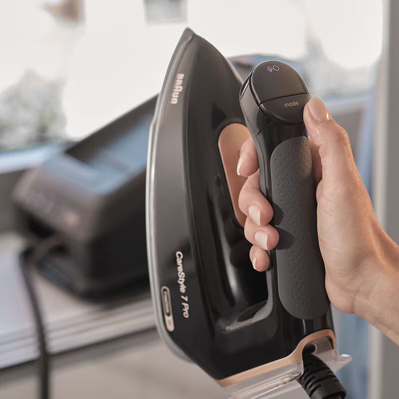 Braun Steam Station | IS7286 | 2700 W | 2 L | 8 bar | Auto power off | Vertical steam function | Calc-clean function | Black - Image 6