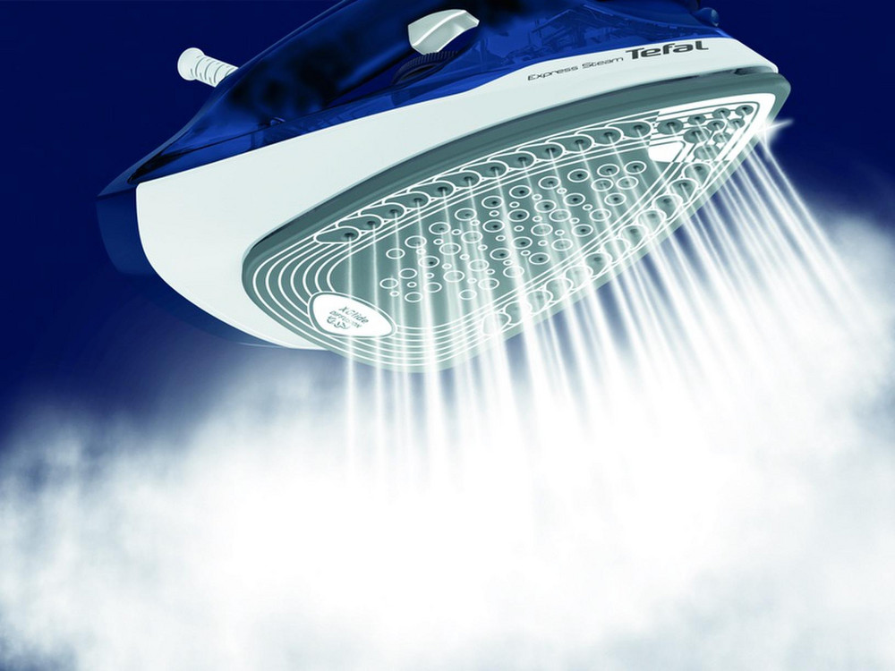 TEFAL | FV2838E0 | Steam Iron | 2400 W | Water tank capacity 270 ml | Continuous steam 40 g/min | Blue/White - Image 7