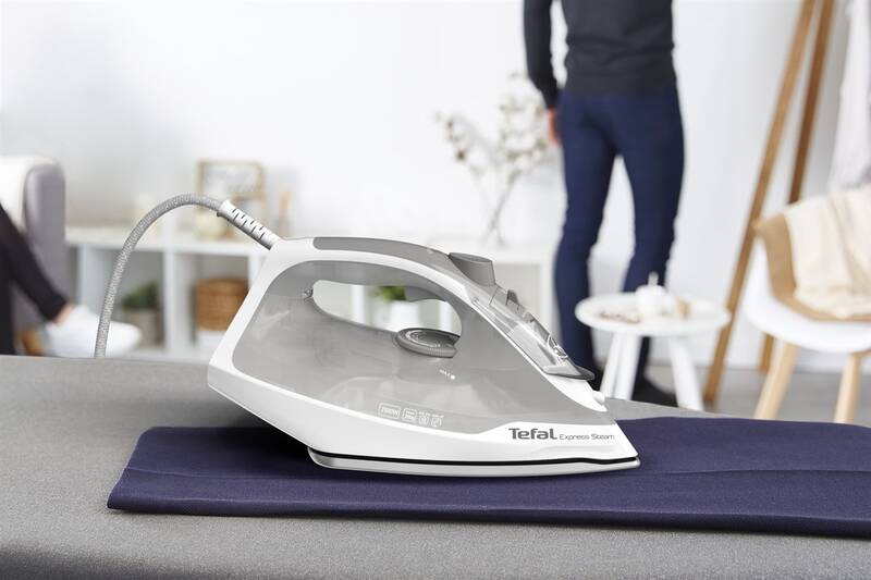 TEFAL Express Steam Iron | FV2863E1 | Steam Iron | 2500 W | Water tank capacity 270 ml | Continuous steam 30 g/min | Steam boost performance 200 g/min - Image 5