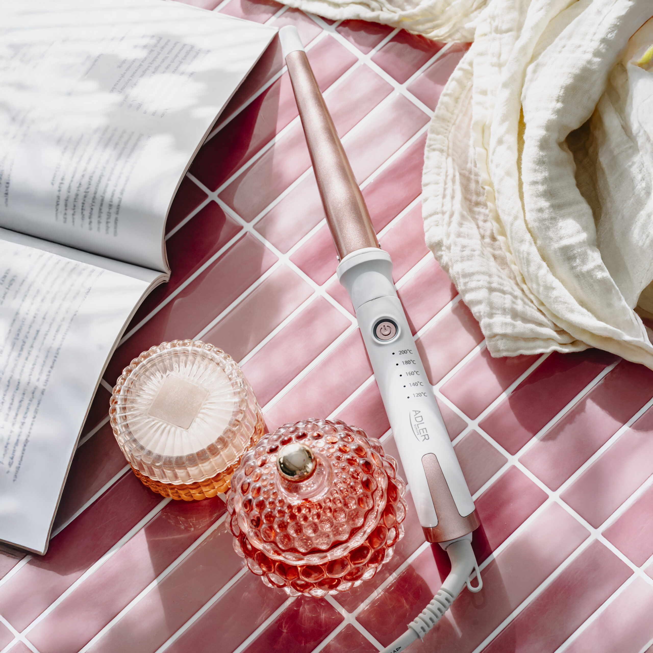 Adler Conical curling iron | AD 2119 | Barrel diameter 12-25 mm | Temperature (min) 120 °C | Temperature (max) 200 °C | Number of heating levels 5 | 45 W | White/Pink - Image 11