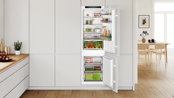 Bosch | Refrigerator | KIN86VSE0 Series 4 | Energy efficiency class E | Built-in | Combi | Height 177.5 cm | No Frost system | Fridge net capacity 184 L | Freezer net capacity 76 L | 35 dB | White - Image 13