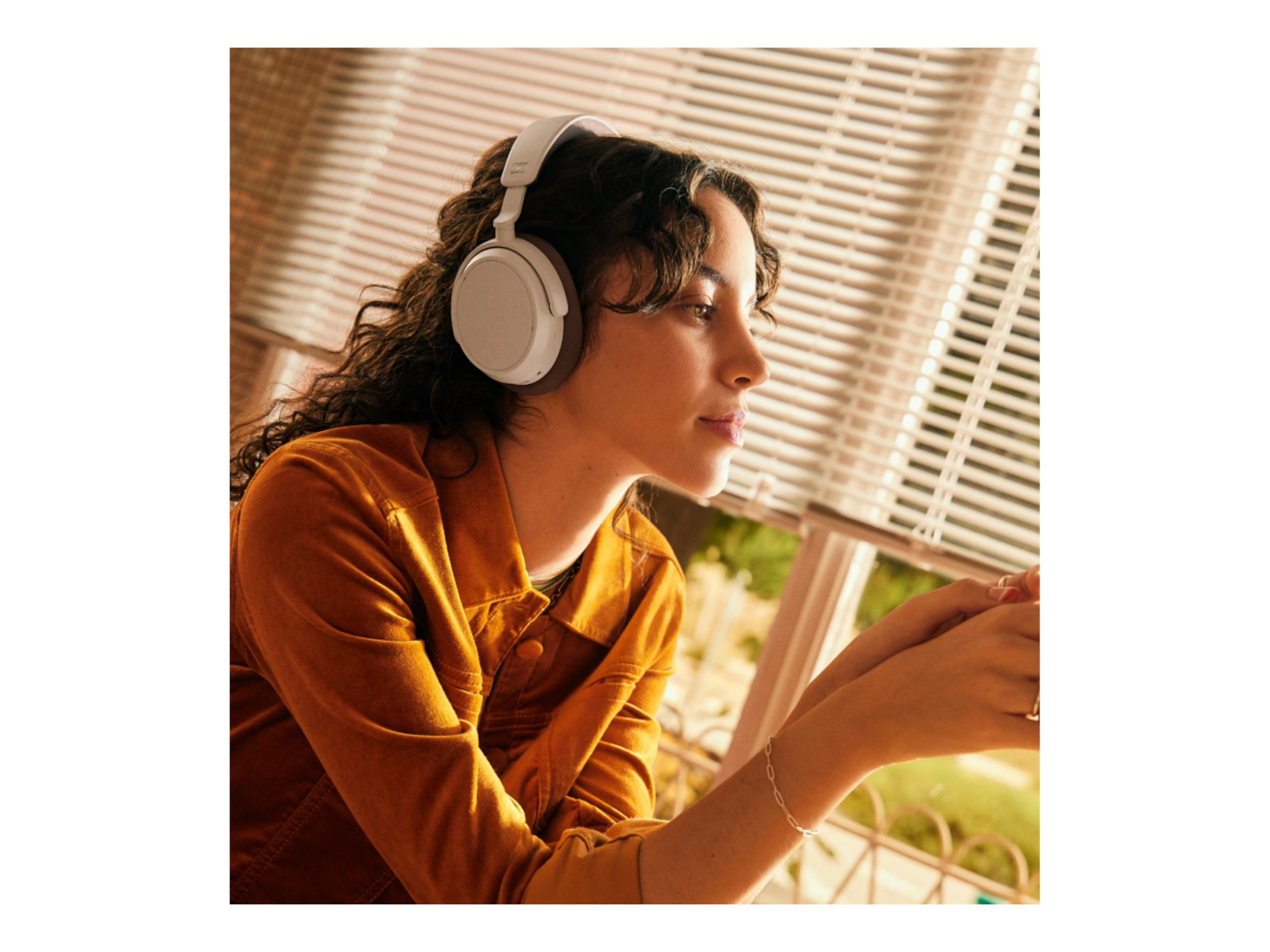 Sennheiser | Headphones | ACPAEBT Accentum Plus | Bluetooth | Over-ear | Microphone | Noise canceling | Wireless | White - Image 2