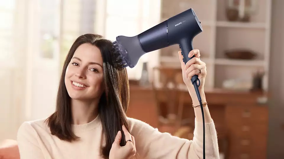 Philips | Hair Dryer | BHD510/00 | 2300 W | Number of temperature settings 3 | Ionic function | Diffuser nozzle | Blue/Metal - Image 9