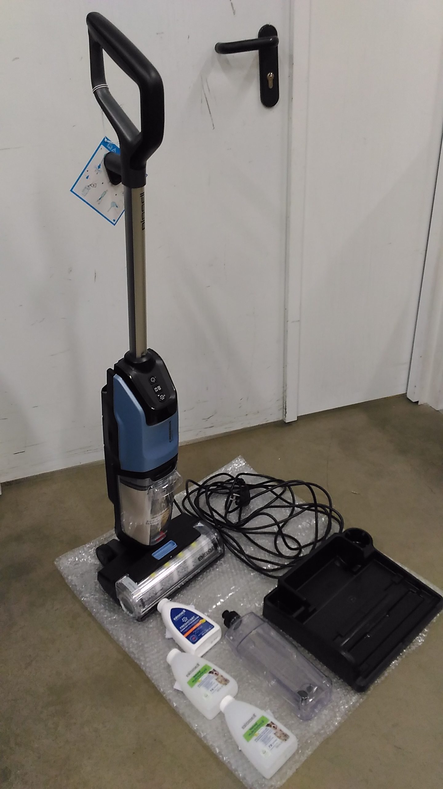 SALE OUT. Bissell CrossWave® EdgeFind Select All-in-one Multi-surface cleaner | Bissell Vacuum Cleaner | CrossWave EdgeFind Select All-in-one Multi-surface | Corded operating | Washing function | 290-340 W | Black/Lake Blue/Silver | UNPACKED, NOT USED