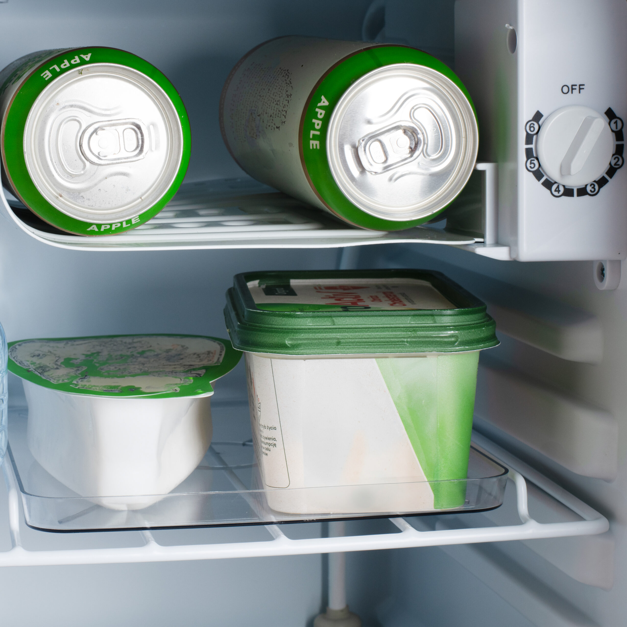 Adler Refrigerator | AD 8097 | Energy efficiency class E | Free standing | Larder | Height 63.2 cm | Fridge net capacity 58 L | 39 dB | Black - Image 7