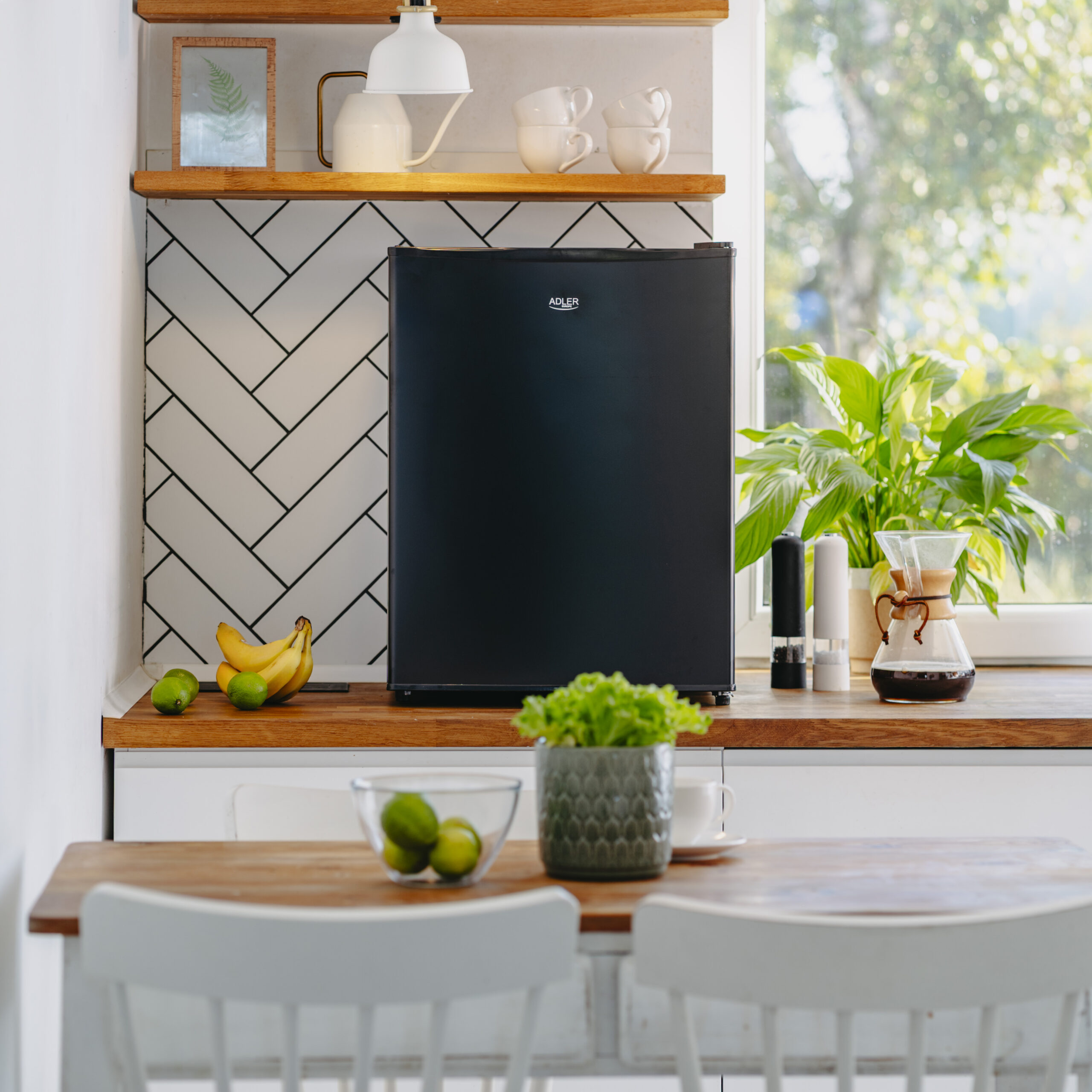 Adler Refrigerator | AD 8097 | Energy efficiency class E | Free standing | Larder | Height 63.2 cm | Fridge net capacity 58 L | 39 dB | Black - Image 8