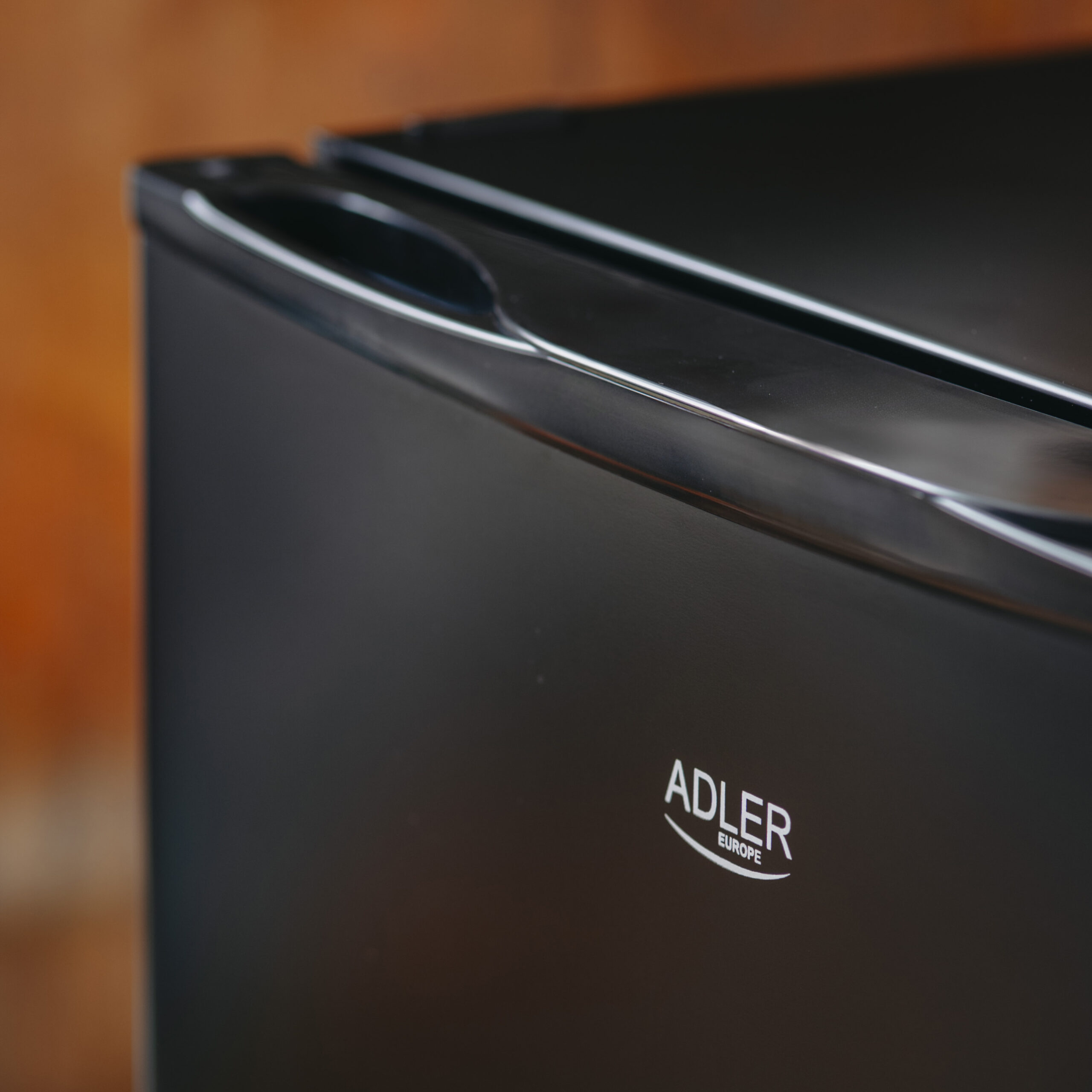 Adler Refrigerator | AD 8097 | Energy efficiency class E | Free standing | Larder | Height 63.2 cm | Fridge net capacity 58 L | 39 dB | Black - Image 9