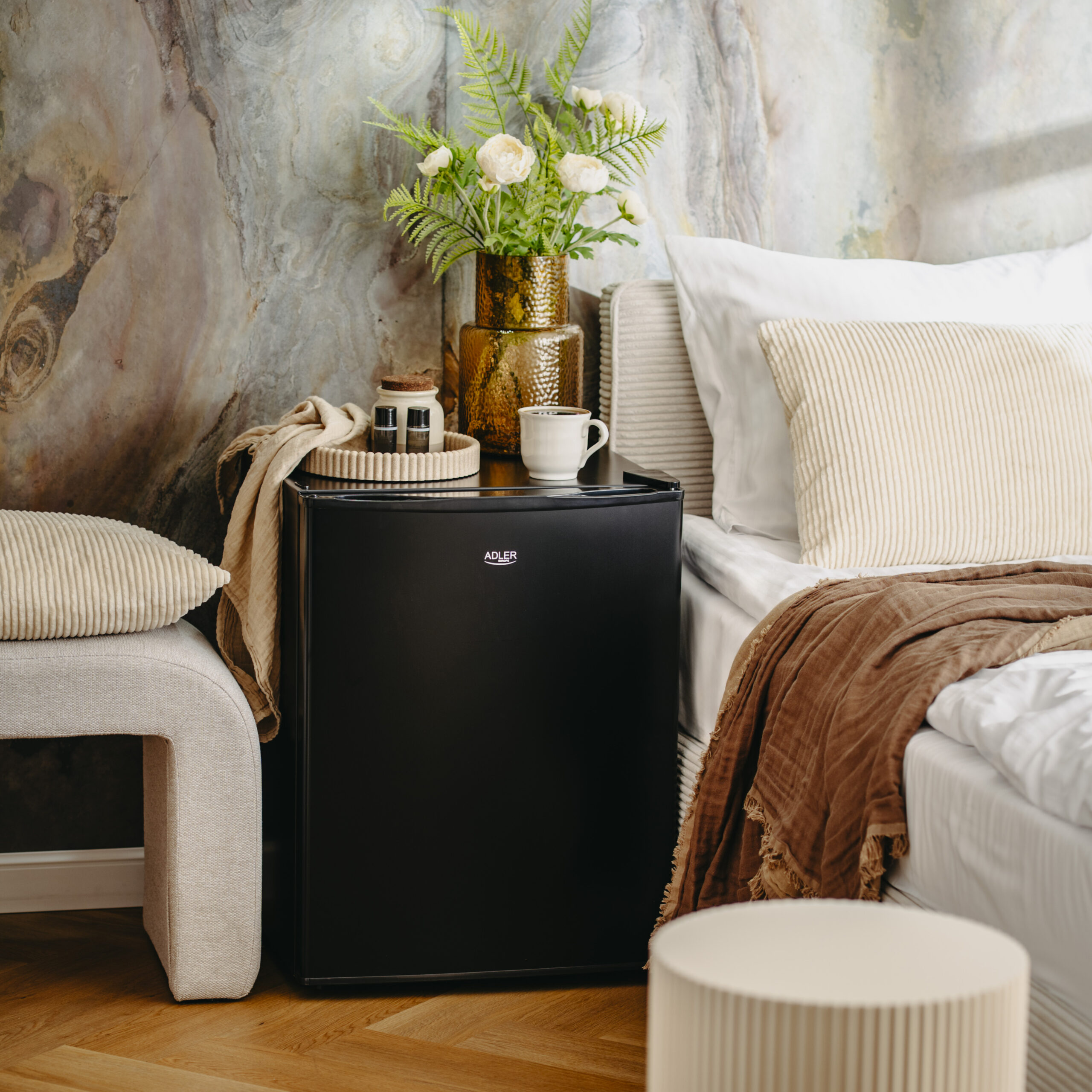 Adler Refrigerator | AD 8097 | Energy efficiency class E | Free standing | Larder | Height 63.2 cm | Fridge net capacity 58 L | 39 dB | Black - Image 10